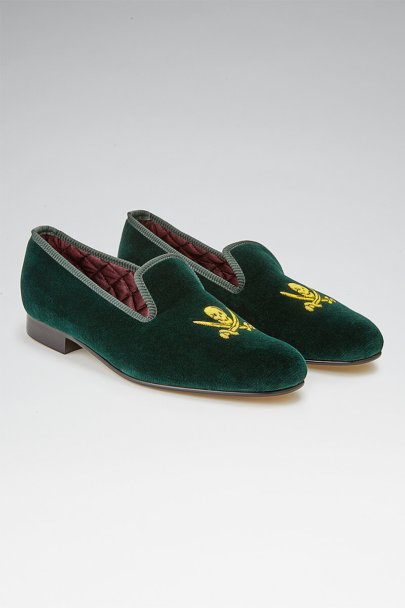 Embroidered best sale velvet slippers